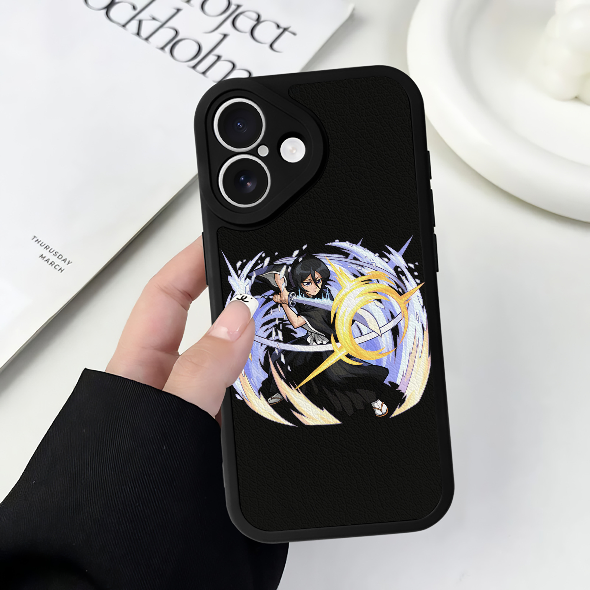 （画像用） ブリーチ 朽木ルキア BLEACH Kuchiki Rukia 【iPhone 16シリーズ対応】シリコンスマホケース（レザー調） 材質：シリコン